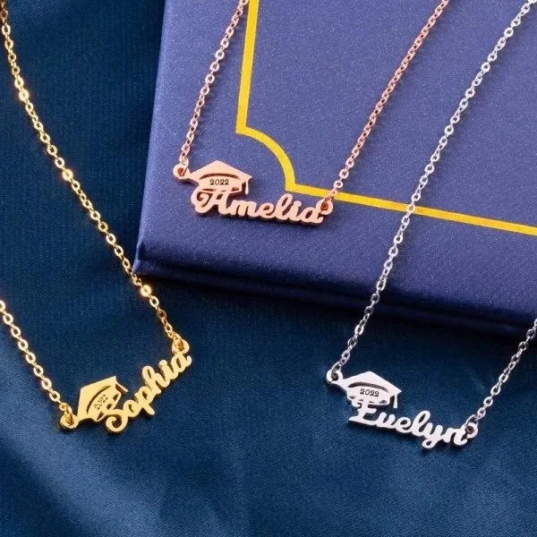 2022 Graduation Gift Personalized Bachelor Cap Name Necklace for Her